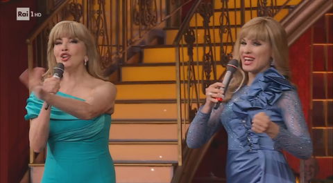Milly Carlucci incontra la sua parodia a Sognando Ballando con le Stelle – VIDEO preview