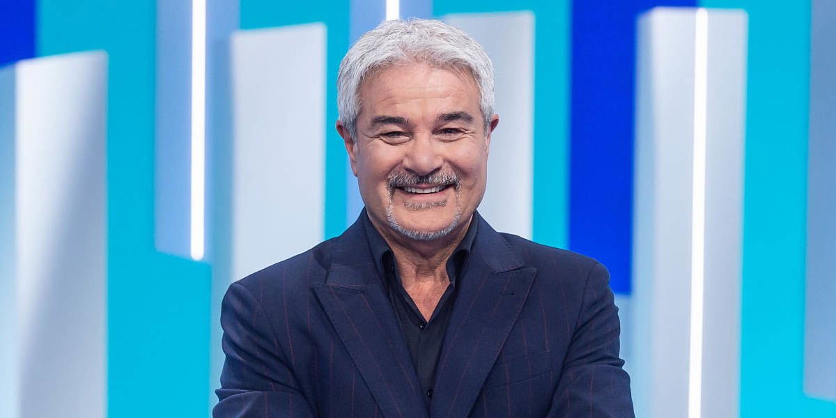 Ex direttore Rai affonda Pino Insegno: “Pessimo conduttore, comico mediocre” article-post