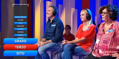 Reazione a Catena: la risposta è “terzo dito”, Insegno e concorrenti in imbarazzo preview