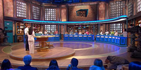 Affari Tuoi 2025: la nuova scenografia fa discutere, vintage o pacchiana? preview