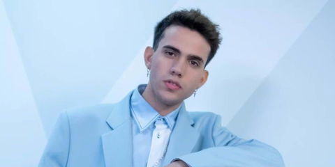 TG1 fa una gaffe con Aka7even: il cantante citato con una foto sbagliata preview