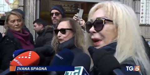 Tg5 ha confuso Ivana Spagna con una sosia: la rabbia dell’artista e le scuse preview