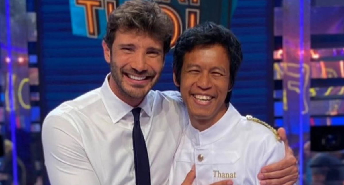 Thanat lascia Affari Tuoi? Il programma deve traslocare a Milano article-post