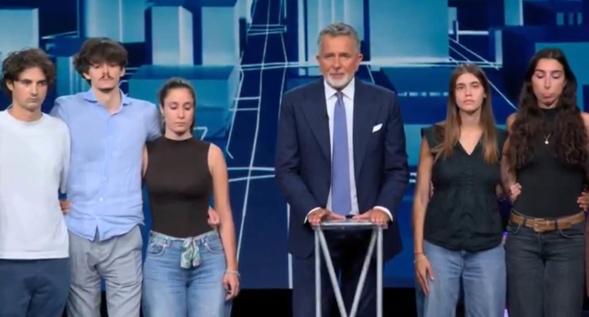 Zona Bianca saluta Marta: dipendente caduta dal 4^ piano degli uffici Mediaset article-post