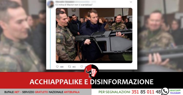 Macron con il mitra