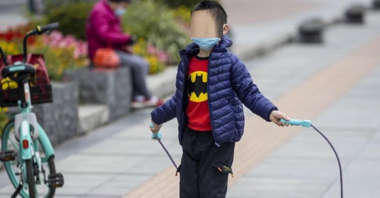 bambino con coronavirus