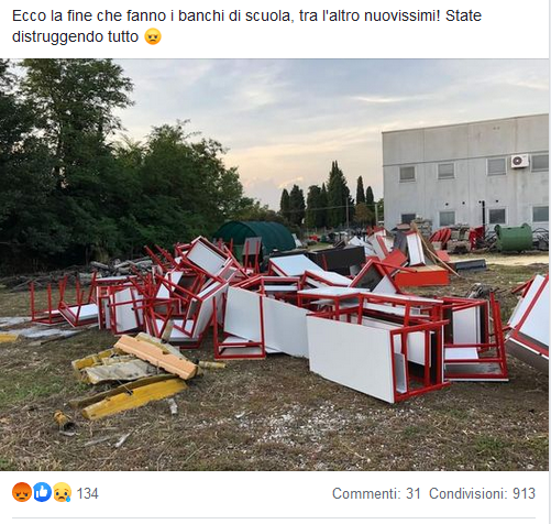 Ecco la fine che fanno i banchi di scuola, tra l'altro nuovissimi! State distruggendo tutto