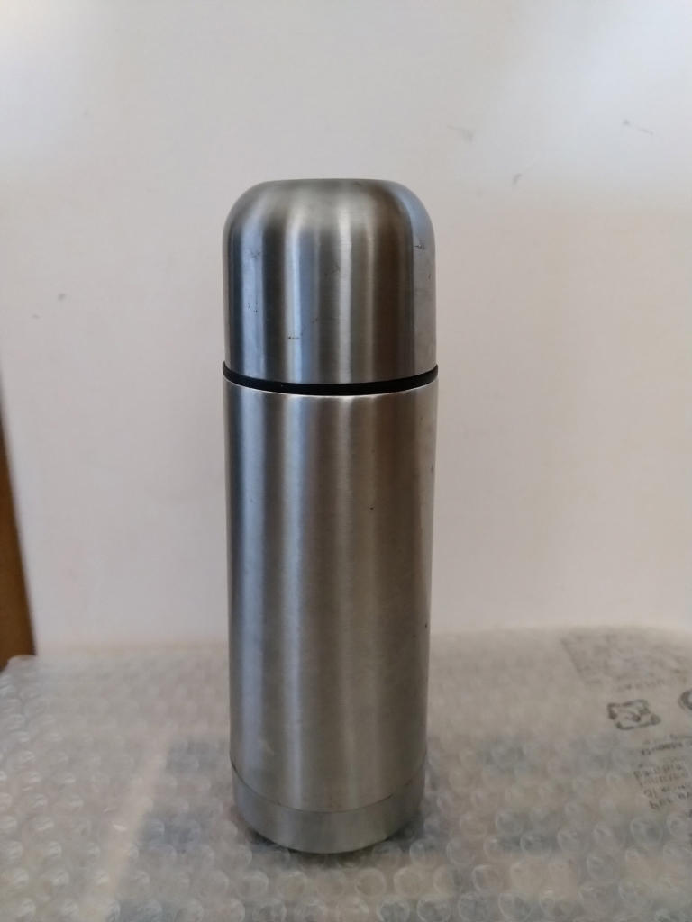 Un classico, vecchio Thermos. Per gli amici Vaso di Dewar, a volte Beuta di Dewar