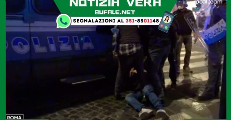 notizia vera poliziotta minaccia manifestante