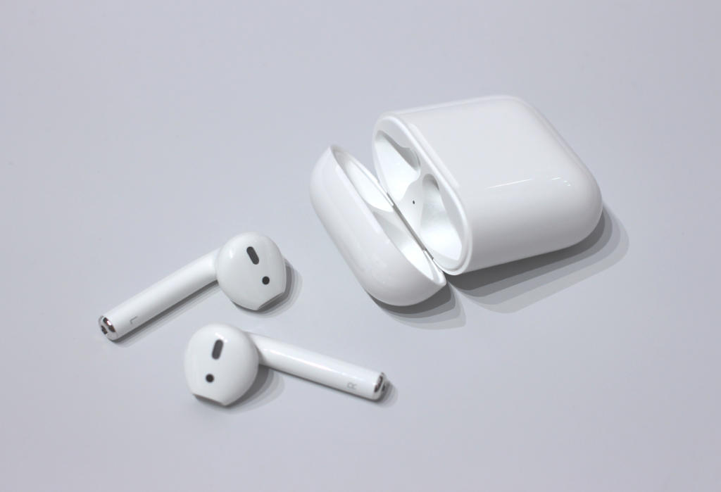 Geolocalizza i suoi Airpods in Questura, nello zaino di un fermato