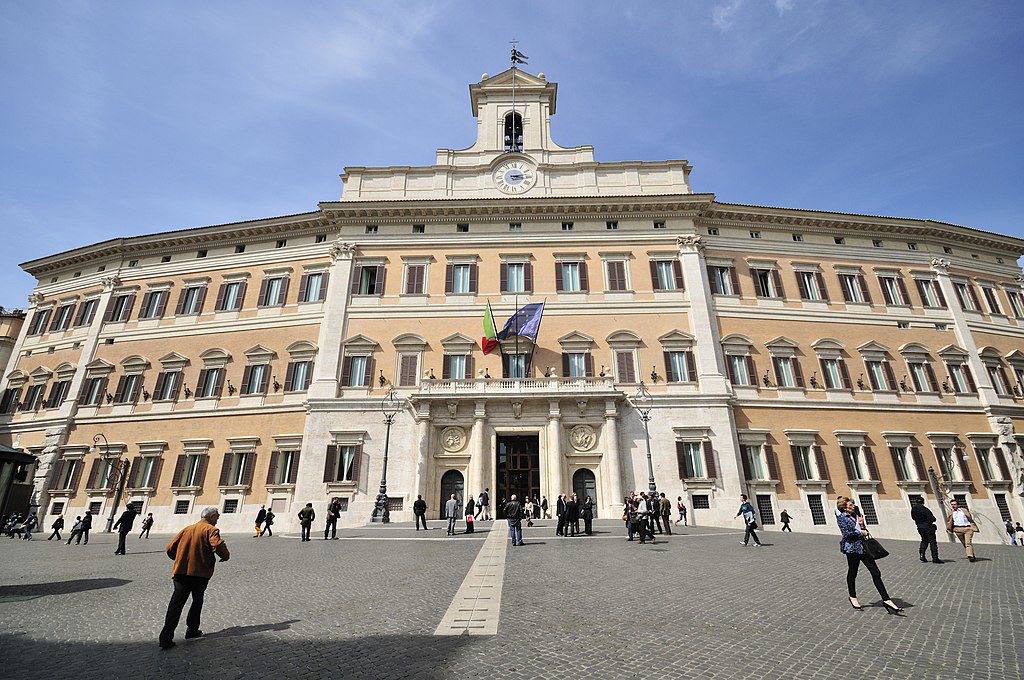 Salta il tetto agli stipendi pubblici, l'ira di Draghi e del MEF