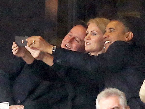 “I selfie aumentano i pidocchi” article-post