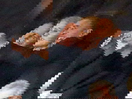 “I selfie aumentano i pidocchi” article-post