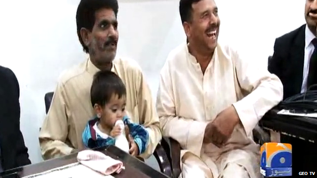 Il bimbo di 9 mesi arrestato a Lahore article-post