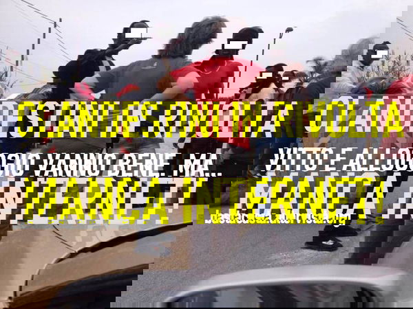 Clandestini in rivolta: manca Internet