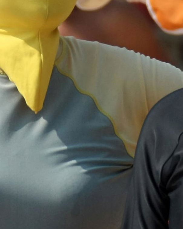 Il face-kini e il giornalismo estivo article-post