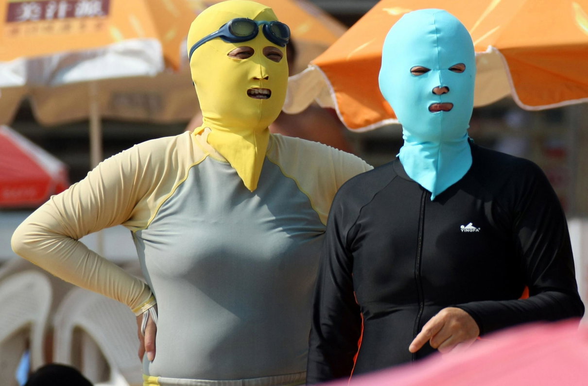 Il face-kini e il giornalismo estivo article-post