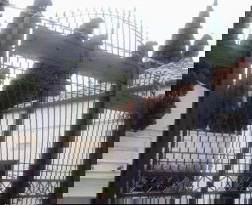 Il cimitero di Crotone e le croci