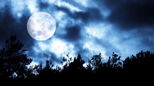 Luna piena, super luna e leggende urbane