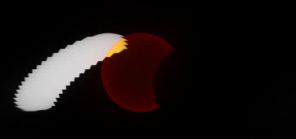 La qualità della controinformazione, eclissi solare edition article-post