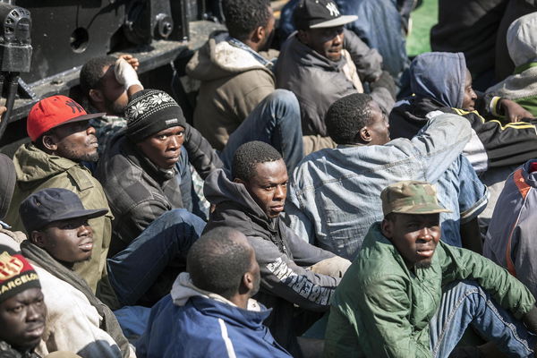 L’Austria blocca gli immigrati: “Dovete restare tutti in Italia”