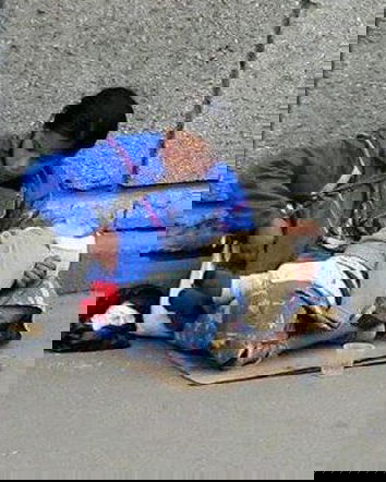 Perché i bambini delle mendicanti dormono sempre?