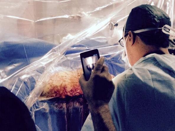 Operazioni con la luce del telefono