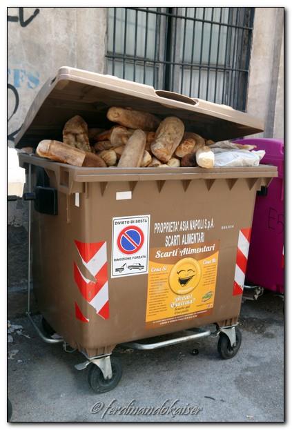 Pane buttato dagli immigrati?