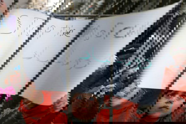 Bambini cristiani arsi vivi e decapitati