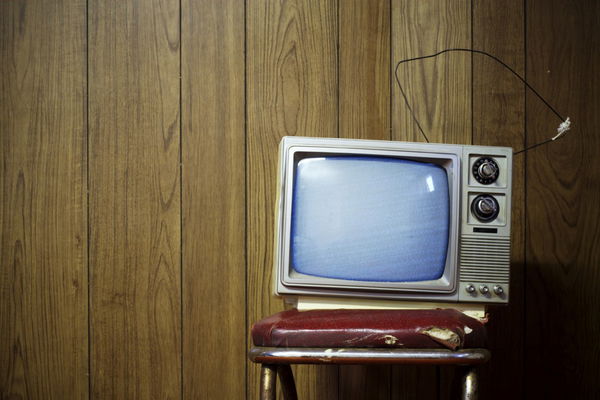 NON PAGHI IL CANONE RAI? VAI IN GALERA!