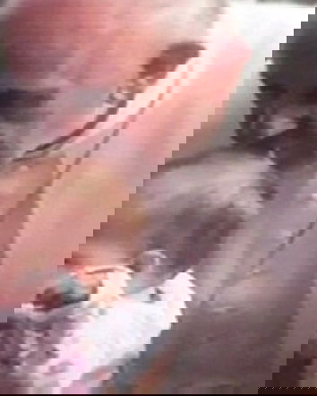 Il bacio del Papa cura i tumori?