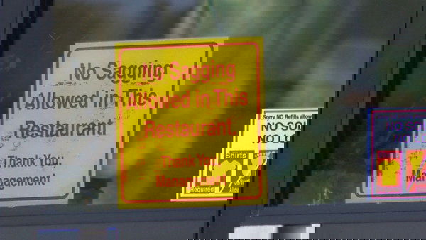 Perle di Facebook: i pantaloni sotto il sedere article-post