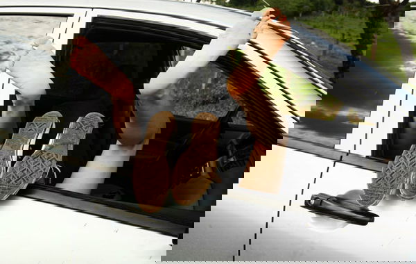 Lezioni di guida in cambio di sesso