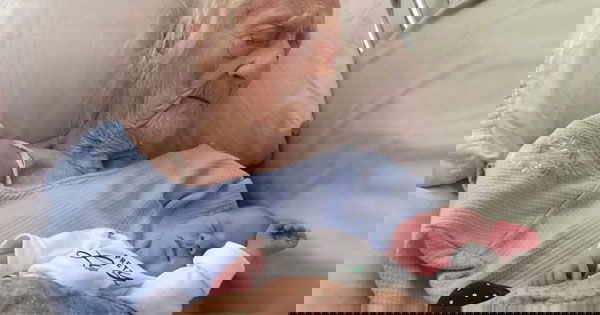 Partorisce a 95/101 anni. Certo.