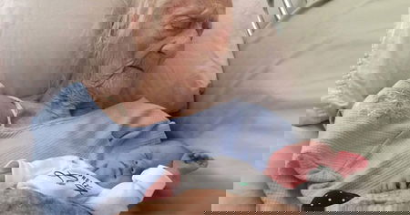 Partorisce a 95/101 anni. Certo. article-post