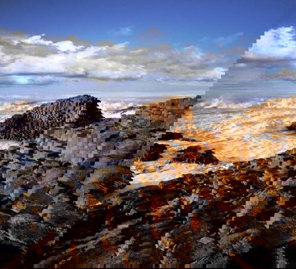 Il gigante irlandese e la sua porta nella roccia