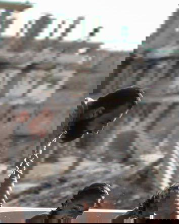 Il bagnetto tra le macerie