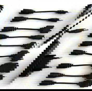 I caricabatterie vanno staccati quando non li usiamo?