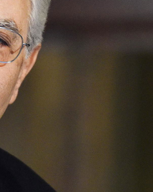 Mattarella e la pensione alla moglie di Emmanuel article-post