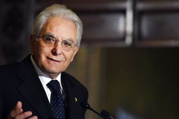 Mattarella e la pensione alla moglie di Emmanuel