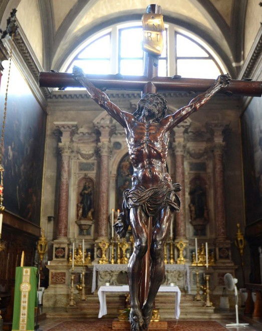 Sputano sul crocifisso? article-post