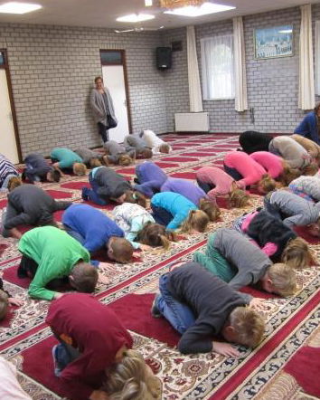 La scuola olandese sottomette i bimbi ad Allah