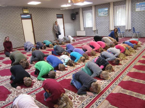 La scuola olandese sottomette i bimbi ad Allah article-post