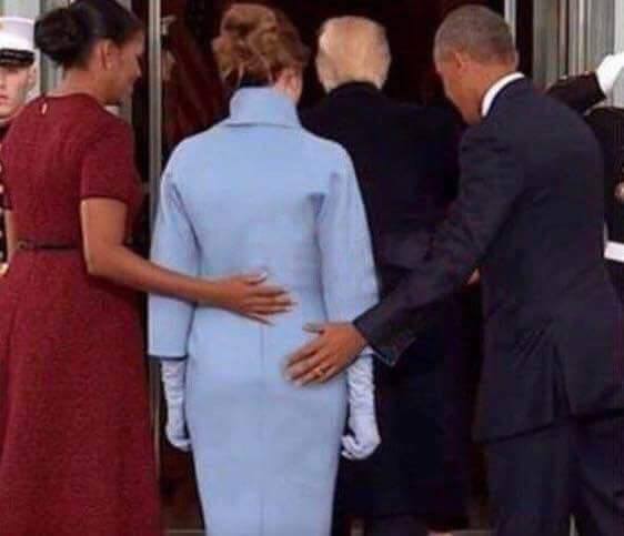 Obama che tocca il sedere di Melania Trump