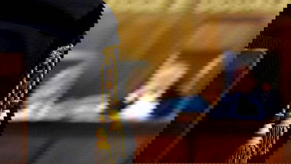 Troppo effeminato, tolto alla madre