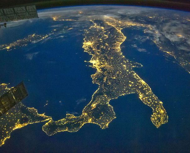 L’Italia dal satellite all’alba, il render 3D article-post