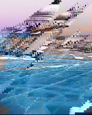 Le verissime (no, non lo sono) foto di Venezia ghiacciata