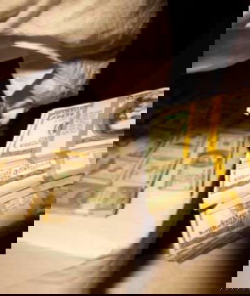 Nascondere i risparmi in casa diventerà reato?