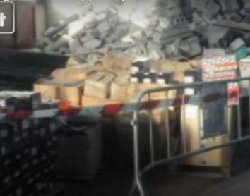 Le scarpe agli immigrati