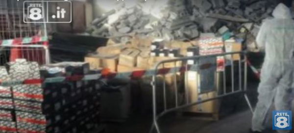 Le scarpe agli immigrati